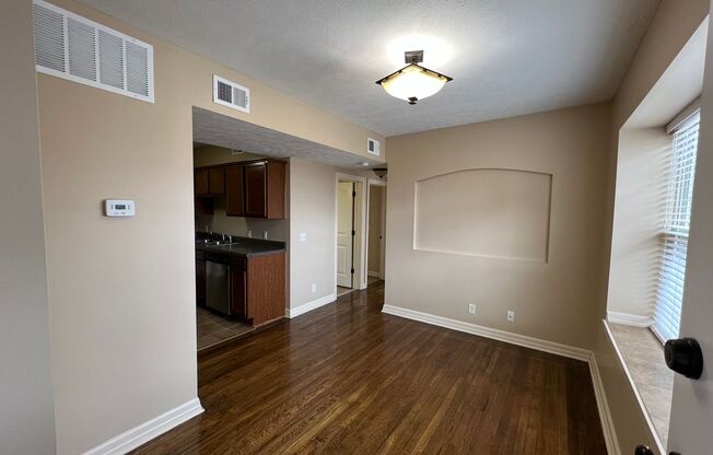 2 beds, 1 bath, 800 sqft, $1,295, Unit 601 - Unit 105 B800