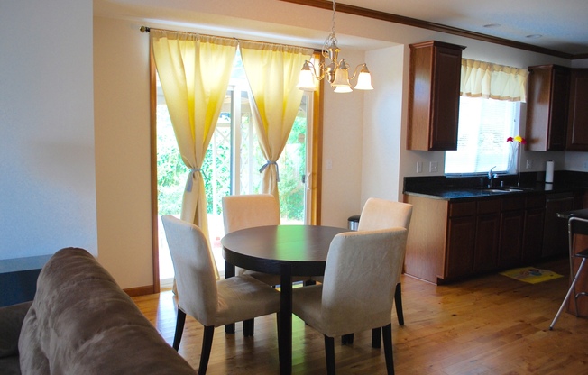 Wonderful Home Near Downtown Bothell!