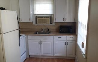 1 bed, 1 bath, 700 sqft, $950, Unit B