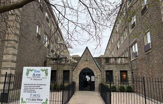 Brand NEW 2-Bedroom in the heart of Andersonville with Separate Kitchen, In-Unit Laundry & Sunlight Galore