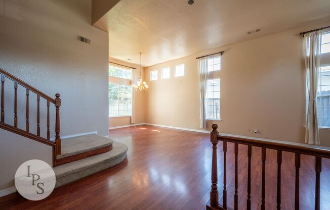 Clovis Eastside Home, 4BR/3BA, Clovis Unified School District - Lots of Amenities!