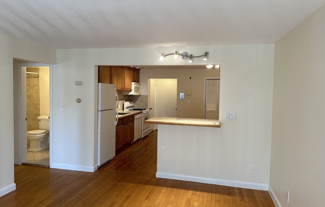 1 bed, 1 bath, 655 sqft, $1,980, Unit 7