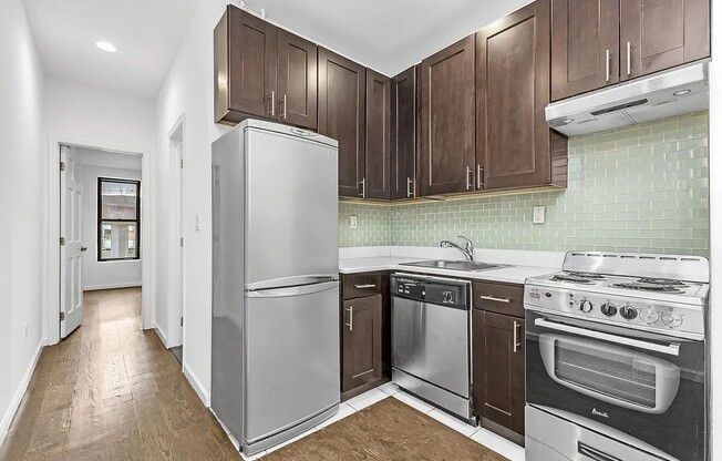 2 beds, 1 bath, $3,495, Unit 4L