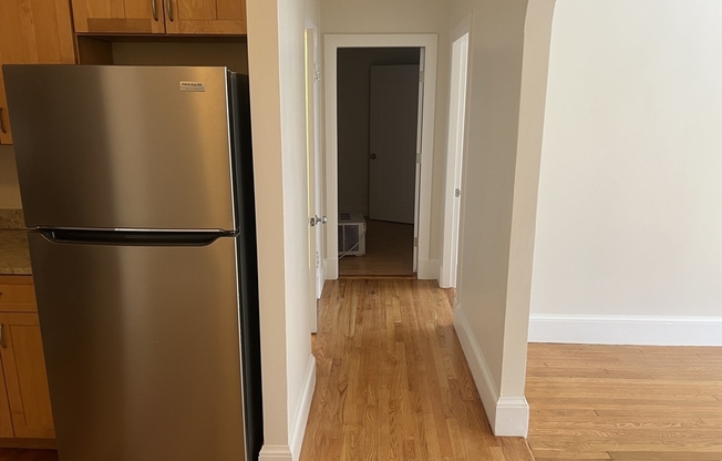 2 beds, 1 bath, 725 sqft, $2,950, Unit 2B