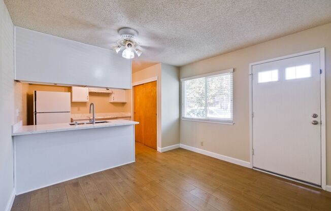 2 beds, 1 bath, $2,950, Unit UNIT 1