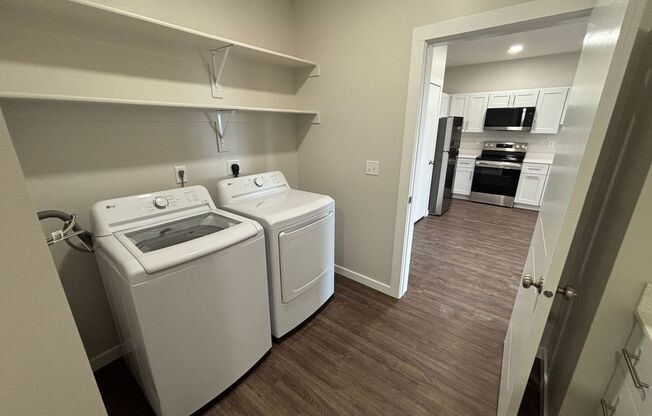 Studio, 1 bath, 660 sqft, $1,195, Unit 415 - S660 Courtyard View