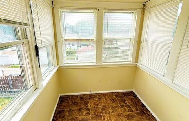 2 beds, 1 bath, 888 sqft, $1,275, Unit Arsenal Street-6328