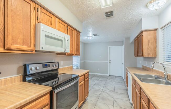 3 beds, 2 baths, $2,095