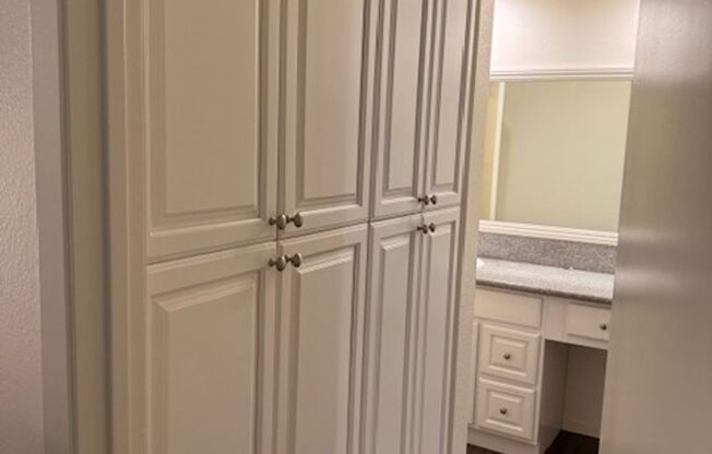 1 bed, 1 bath, 713 sqft, $1,995, Unit B053