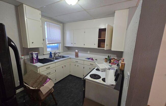 1 bed, 1 bath, 700 sqft, $899, Unit 902 W. Winnebago St.