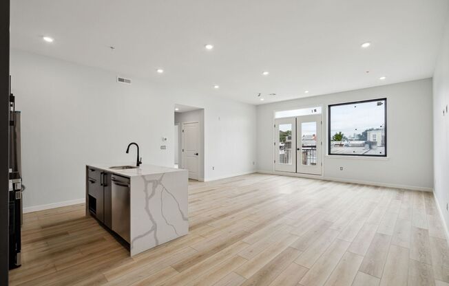 2 beds, 2 baths, $2,250, Unit 102