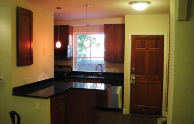 3 beds, 2 baths, $5,100, Unit Single Family