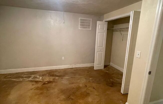 3 beds, 2 baths, 1,100 sqft, $1,275, Unit 205