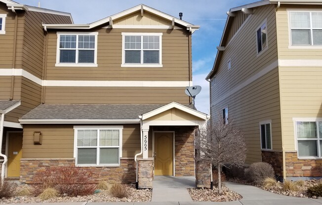 Immaculate 3 Bedroom 3 Bath Town Home with Mountain Views!!!