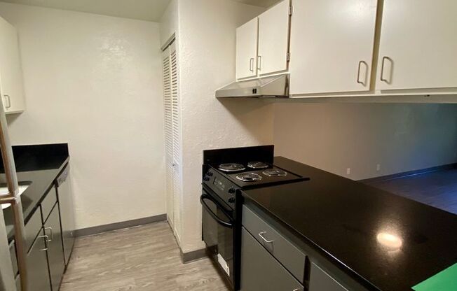 2 beds, 2 baths, 1,150 sqft, $1,712, Unit 0172