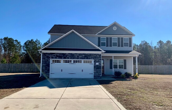 Stunning 3 Bedroom, 2.5 Bath Home with Fenced Yard in Linden, NC!