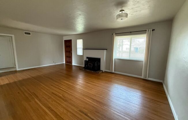 Spacious 3 bed 2 bathroom with 2 car garage