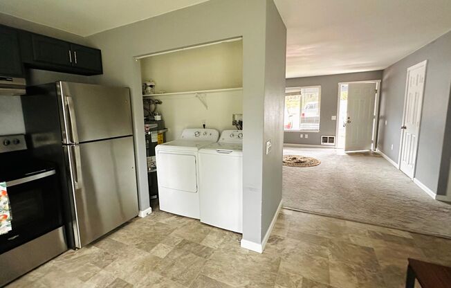 2 beds, 1 bath, $1,750, Unit 32259