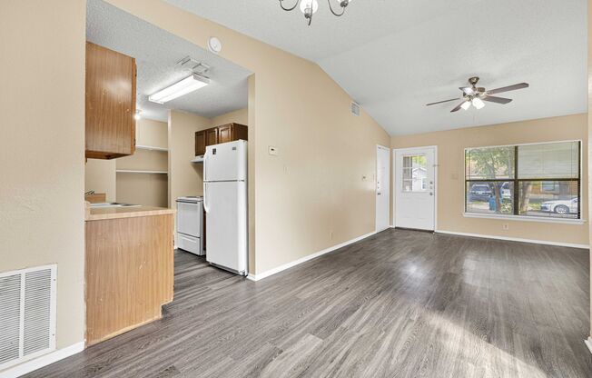 2 beds, 1 bath, $1,125