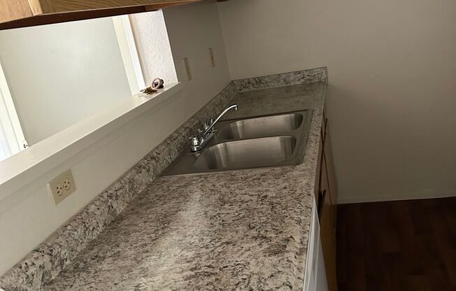 1 bed, 1 bath, 660 sqft, $1,800, Unit 03