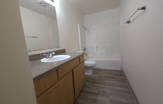2 beds, 1 bath, 875 sqft, $1,350, Unit 127-38