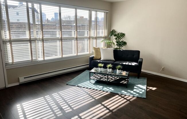 700 E Mercer