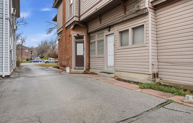 Studio, 1 bath, $975, Unit 730-02