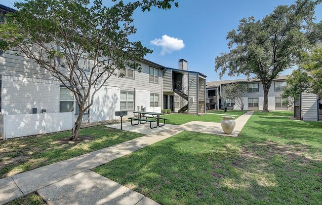 the reserve at fairfax corner apartments courtyard