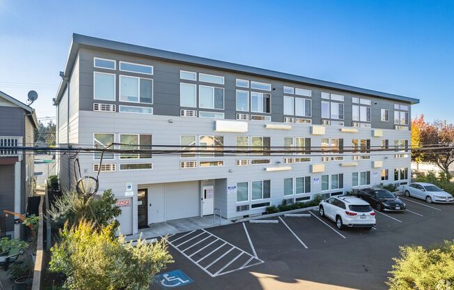 1 bed, 1 bath, 590 sqft, $1,250, Unit 108