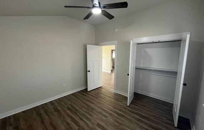 2 beds, 1 bath, $1,275, Unit UNIT B