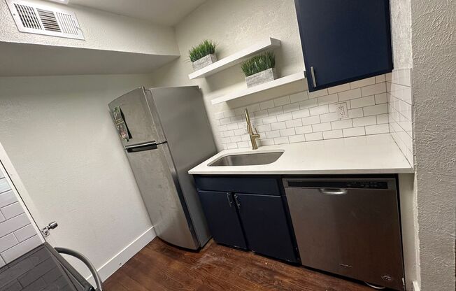 1 bed, 1 bath, 690 sqft, $895, Unit 108