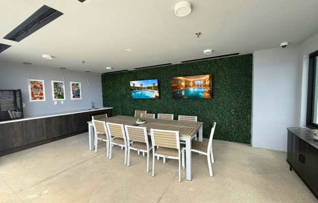 Pool Lounge