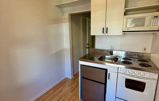 Studio, 1 bath, 116 sqft, $780, Unit 205