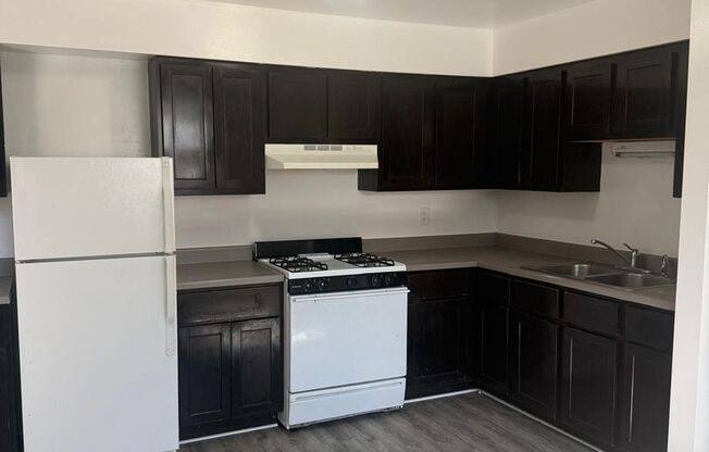 3 beds, 1 bath, 1,000 sqft, $1,800, Unit 145HS