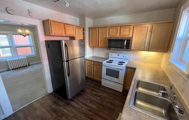 2 beds, 1 bath, $1,995, Unit 440