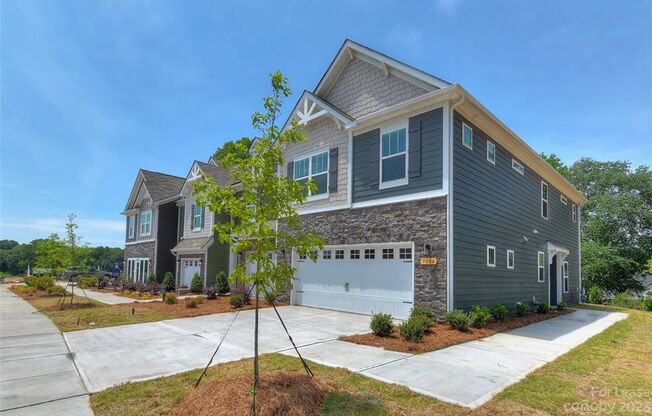 Like New Townhome in Beautiful North Charlotte Community!