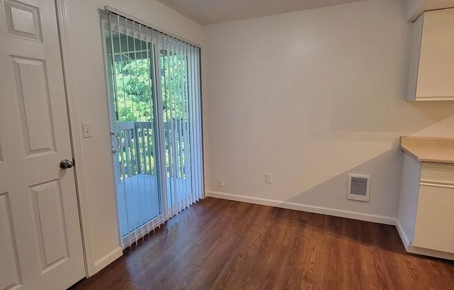 2 beds, 1 bath, 832 sqft, $1,750, Unit 210