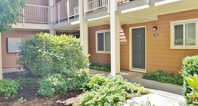 Sammamish Waterway 1 Bedroom + Den 1 BA Condo $1800.00