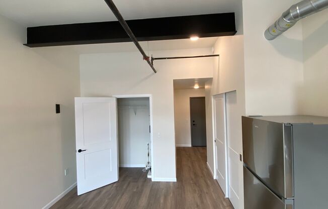 Studio, 1 bath, 398 sqft, $1,325, Unit 221