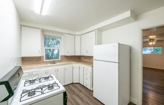 3 beds, 1 bath, $1,600, Unit Rear Unit