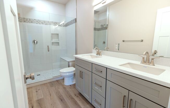 3 beds, 2.5 baths, $2,495, Unit 200