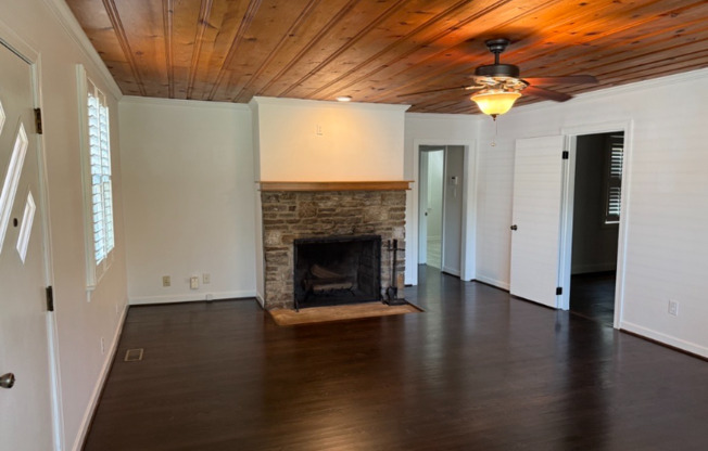 2207 PINEWOOD RD