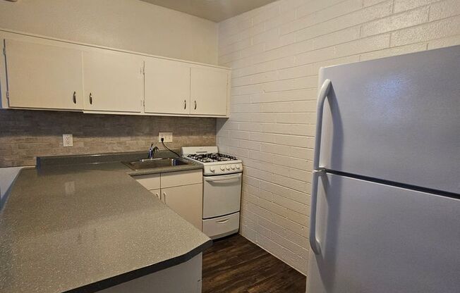 Studio, 1 bath, 320 sqft, $995, Unit 2