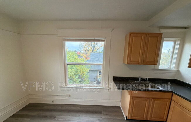 112 W 21st St
