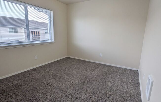 3 beds, 2 baths, 1,180 sqft, $1,585, Unit E304