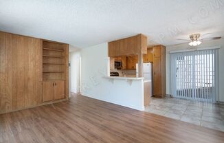 *OPEN HOUSE: 10/5 10-11am* Pacific Beach 2 Bedroom Apt. with Parking and a Private Patio!