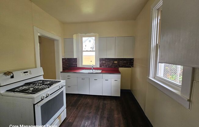 3 beds, 1 bath, $1,425