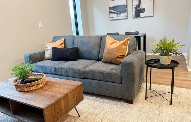 2 beds, 2 baths, 943 sqft, $1,900, Unit 2201