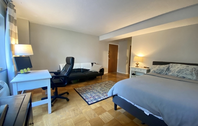 Studio, 1 bath, 390 sqft, $2,100, Unit 45