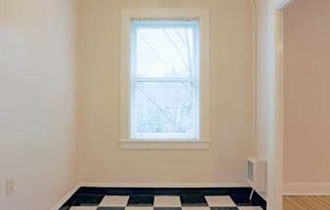 Studio, 1 bath, 425 sqft, $1,225, Unit 406